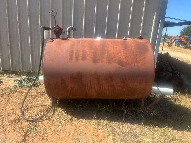 500 Gallon Fuel Tank with Hand Pump image