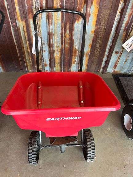 Earthway Push Type Spreader 2030 Series image