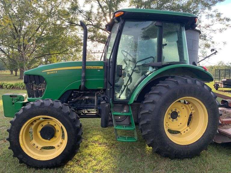 2010 John Deere 5083 E image