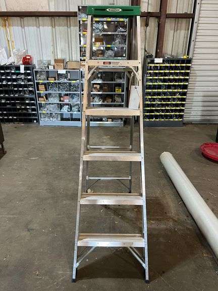 6' Step Ladder image