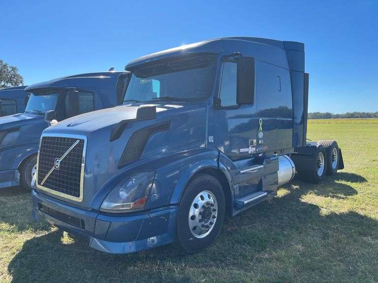 2015 Volvo, Model D13, Miles: 493,652.3 , VIN# 4V4NC9EH0FN925717 image