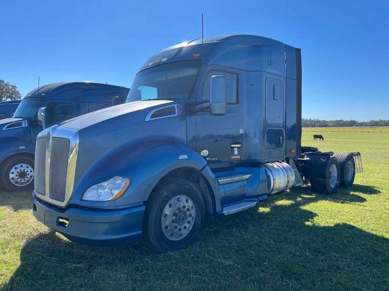 2015 Kenworth, Model T680, Miles: 562,673.8 , VIN# 1XKYDP8X2FJ456185 image