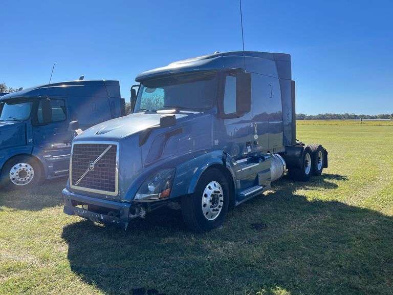 2015 Volvo, Model D13, Miles: 431,651.2 , VIN# 4V4NC9EH2FN925718 image