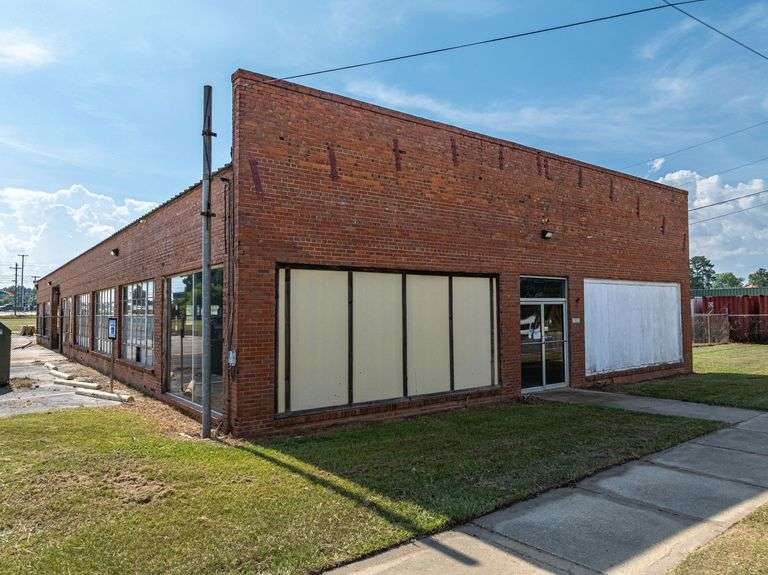Excellent Commercial Building | Moultrie, GA