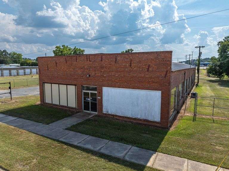 Excellent Commercial Building | Moultrie, GA