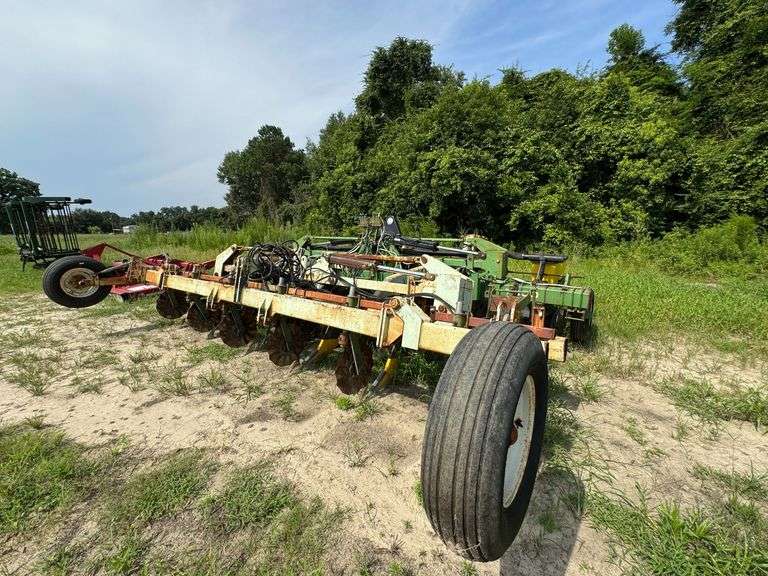 John Deere 6 Row Planter Max Emerge 7300 with KMC Ripper with Assist Wheels, KMC SER-66079, JD SER-H073006C665378 image