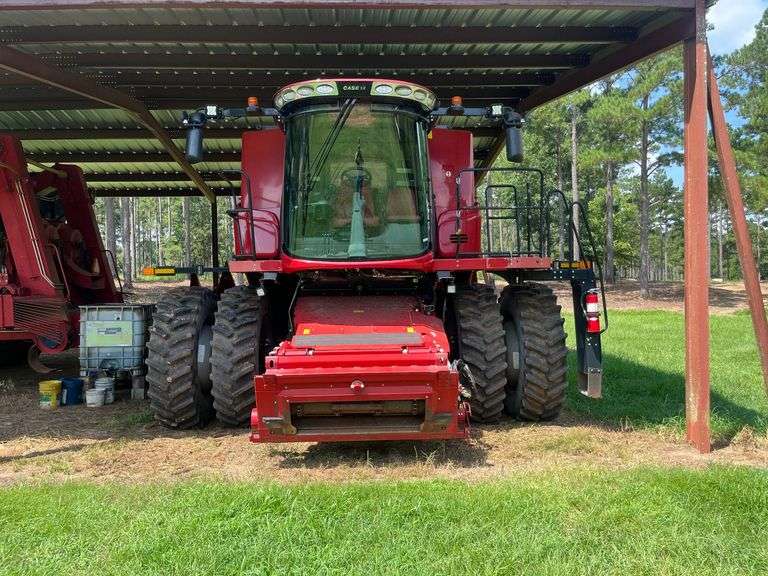 CASE 8250 Combine image