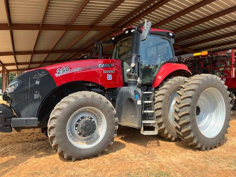 CASE 250 Magnum Tractor, 532 Hrs.,  with Rear Duals image