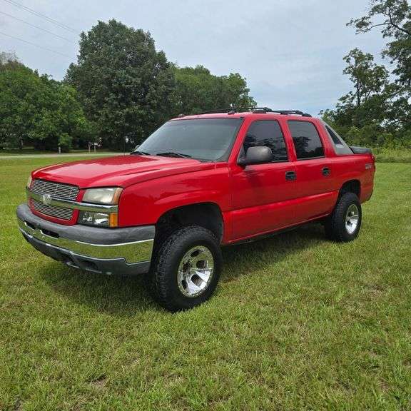 2004 Chevrolet Avalanche Z71 | 4x4 | 5.3 Liter V8 | Miles: 296,000