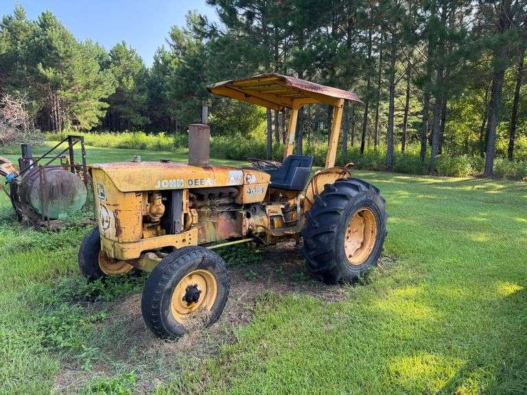 John Deere 401B Tractor, 2,555 Hrs. image