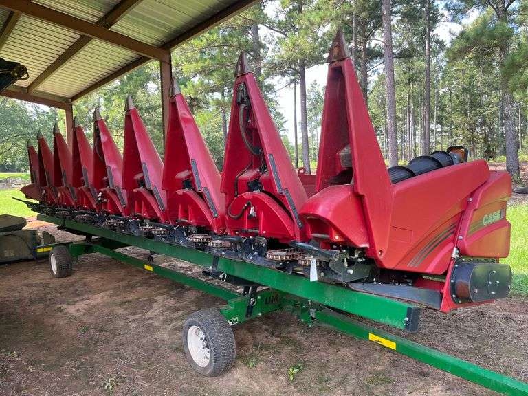 CASE 4408 Corn Head-36 inch-8 Row | Head Trailer Excluded image