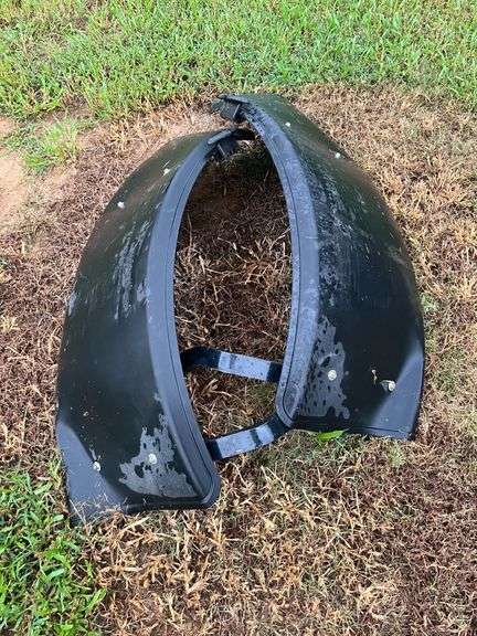 Set of Front Fenders for CASE Tractor image