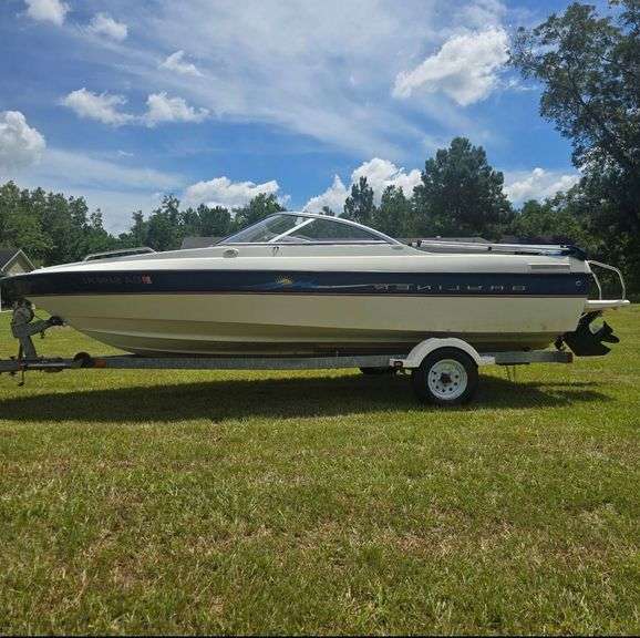 2004 Bayliner 195 | 3.0 Lier Mercruiser | Needs Starter | Trailer Included image