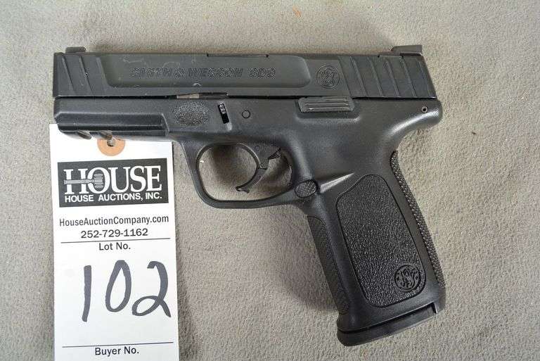 SMITH & WESSON Model SD9, cal. .9 mm, 4 inch barrel, NIGHT Sights, mint condition, Ser #DVH8949 image