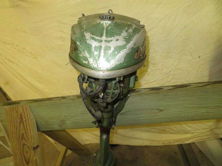 Early Vintage JOHNSON 4 or 5 hp, very old, rare Outboard Motor, Very Good external condition - LOOK AT ALL PHOTOS - Located at 1235 Belangia Road, Havelock, NC