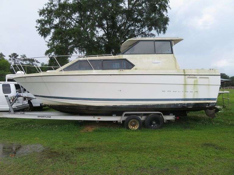 BAYLINER  28 foot CIERRA with gasoline Inboard Engine, with Cabin, Galley & Dining Area, Toilet, Electronics, Accessories,