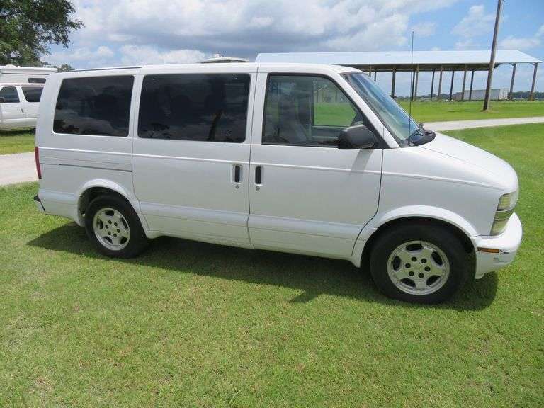 1995 CHEVROLET  ASTRON VAN, runs and drives, mileage showing 184,223, VIN  1GNDM19X55B114686