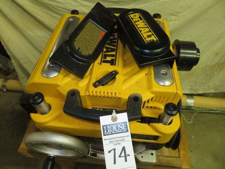 DEWALT Deluxe Planer, appears to have very little use, very popular planer