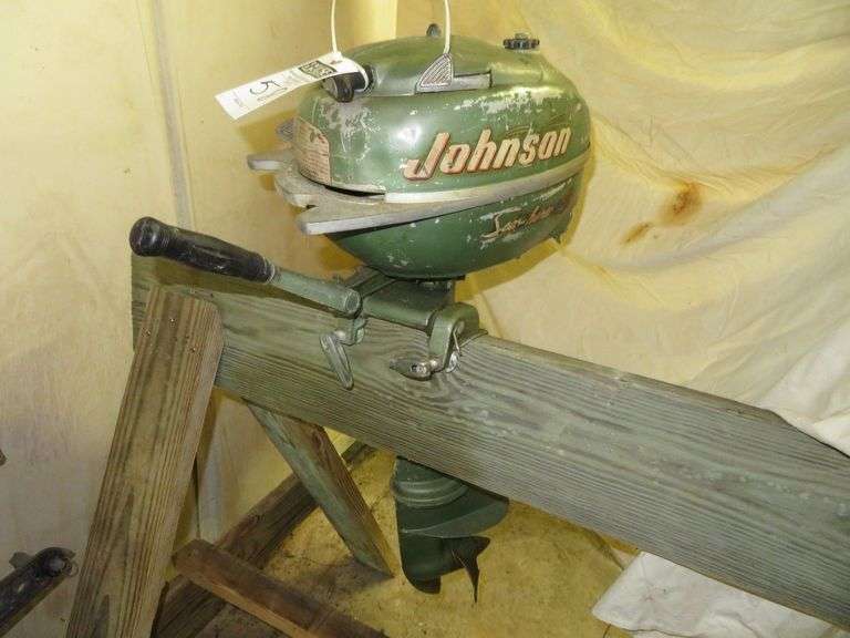 Early Vintage JOHNSON 5 hp, very old, rare Outboard Motor, Very Good external condition - LOOK AT ALL PHOTOS - Located at 1235 Belangia Road, Havelock, NC