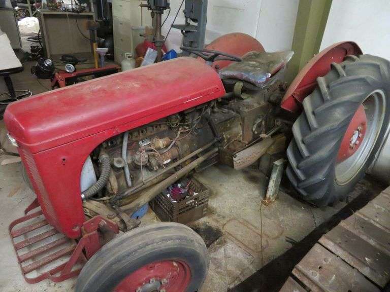FERGUSEN  Early Model Tractor, appears POSSIBLY a T020 model, 4 cylinder gas engine, working condition unknown