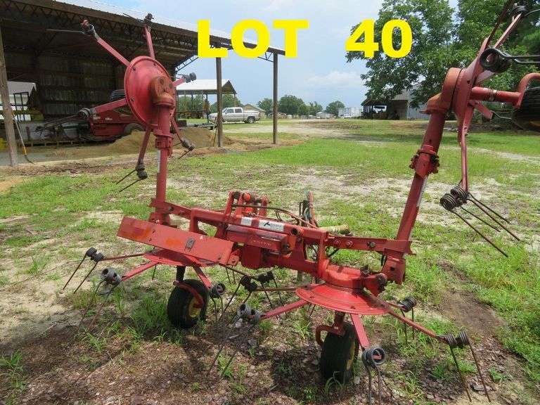 NEW HOLLAND Four Basket Hay Tedder - Very Good Condition