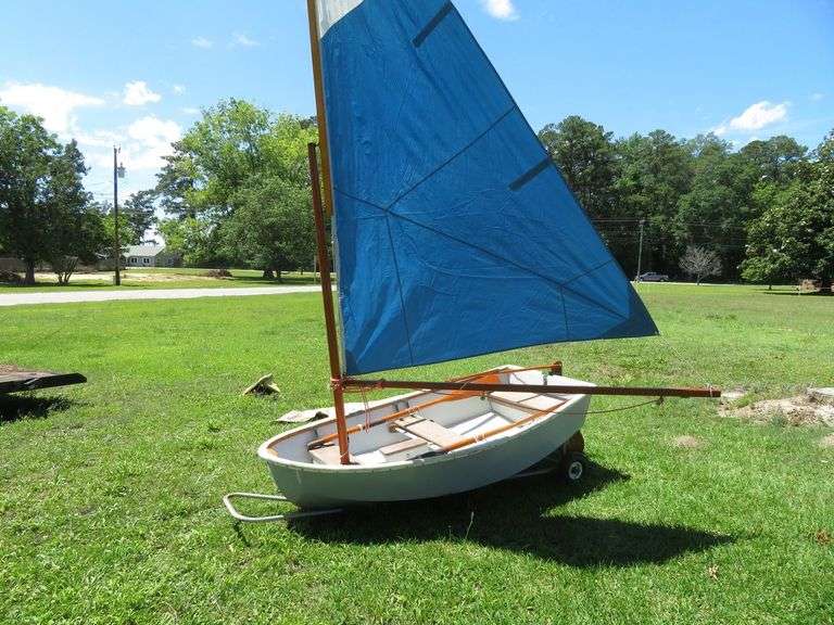 8 foot SAILING DINGY with OARS