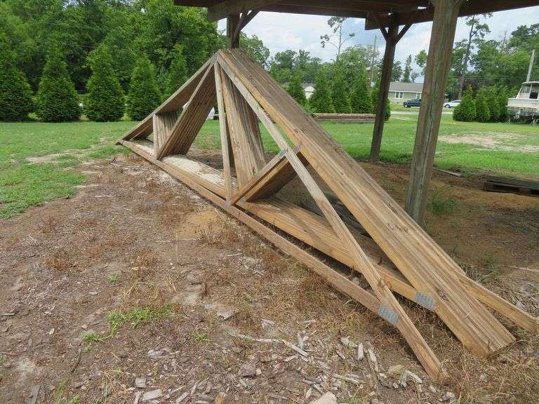 Ten (10) 28 foot Trusses, 5/12 Pitch, 16 inch overhang