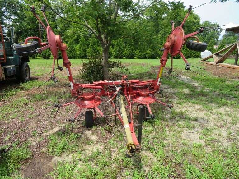NEW HOLLAND Four Basket Hay Tedder - Very Good Condition
