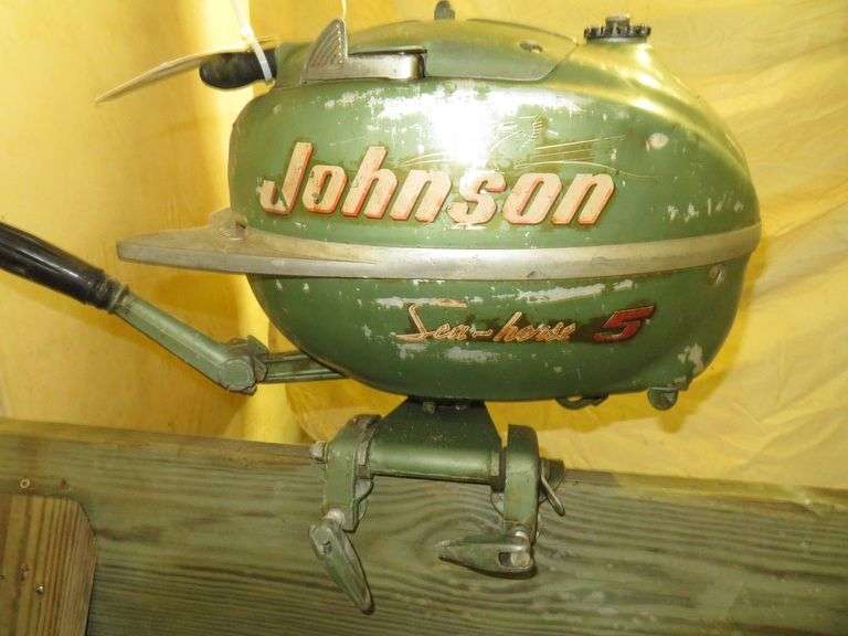 Early Vintage JOHNSON 5 hp, very old, rare Outboard Motor, Very Good external condition - LOOK AT ALL PHOTOS - Located at 1235 Belangia Road, Havelock, NC