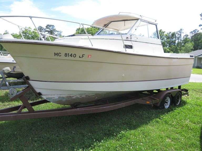 BAYLINER - CABIN BOAT & TRAILER