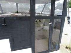 BAYLINER  28 foot CIERRA with gasoline Inboard Engine, with Cabin, Galley & Dining Area, Toilet, Electronics, Accessories,