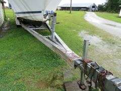 BAYLINER  28 foot CIERRA with gasoline Inboard Engine, with Cabin, Galley & Dining Area, Toilet, Electronics, Accessories,