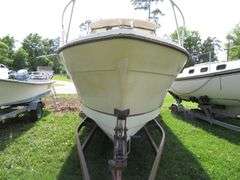 BAYLINER - CABIN BOAT & TRAILER