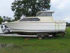 BAYLINER  28 foot CIERRA with gasoline Inboard Engine, with Cabin, Galley & Dining Area, Toilet, Electronics, Accessories,