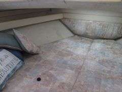 BAYLINER  28 foot CIERRA with gasoline Inboard Engine, with Cabin, Galley & Dining Area, Toilet, Electronics, Accessories,