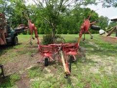 NEW HOLLAND Four Basket Hay Tedder - Very Good Condition