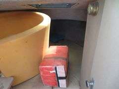 BAYLINER  CABIN BOAT