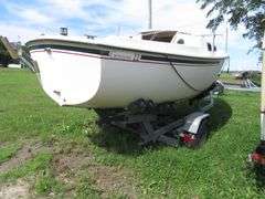 GLOUCESTER  22 foot SAILBOAT, Very good condition, Hull ID  GY100887ML485, with LONG Galvanized self adjusting trailer