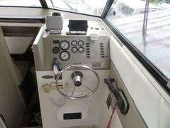 BAYLINER  28 foot CIERRA with gasoline Inboard Engine, with Cabin, Galley & Dining Area, Toilet, Electronics, Accessories,
