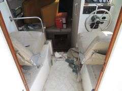 BAYLINER  CABIN BOAT