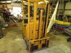 TOWMOTOR Warehouse Forklift