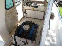 1990  SHAMROCK  PILOT HOUSE, Inboard gasoline engine, boat in very good condition, look at all photos, Hull ID - SHA02775J990, with galvanized boat trailer