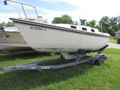 GLOUCESTER  22 foot SAILBOAT, Very good condition, Hull ID  GY100887ML485, with LONG Galvanized self adjusting trailer