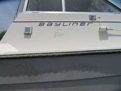 BAYLINER  CABIN BOAT