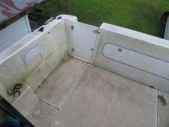 BAYLINER  28 foot CIERRA with gasoline Inboard Engine, with Cabin, Galley & Dining Area, Toilet, Electronics, Accessories,