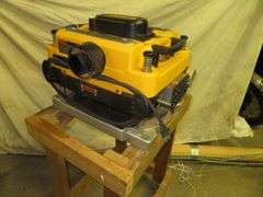 DEWALT Deluxe Planer, appears to have very little use, very popular planer