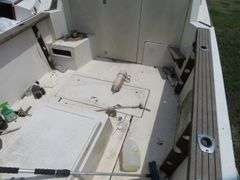 BAYLINER  CABIN BOAT