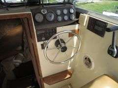 BAYLINER - CABIN BOAT & TRAILER