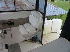 BAYLINER  28 foot CIERRA with gasoline Inboard Engine, with Cabin, Galley & Dining Area, Toilet, Electronics, Accessories,