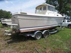 BAYLINER  CABIN BOAT